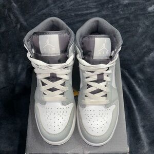 Jordan 1 mid light smoke grey size 5 - gs